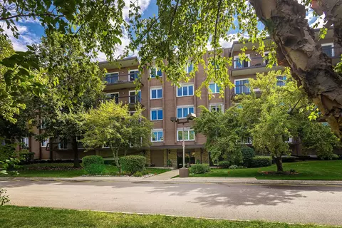 8101 W Courte Dr #D202, Niles, IL 60714