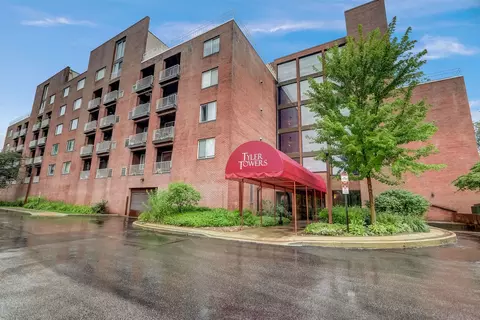 1450 Plymouth Ln #511, Elgin, IL 60123