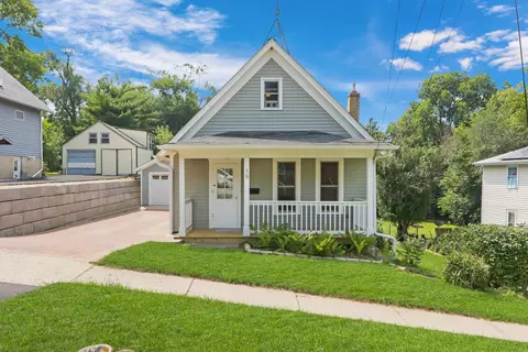 19 Lovell St, Elgin, IL 60120