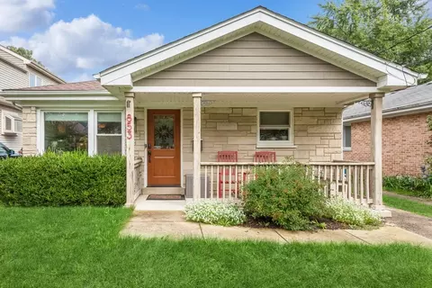 853 Pleasant Ave, Highland Park, IL 60035