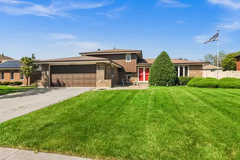 9022 Windsor Dr, Orland Park, IL 60462