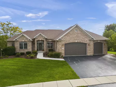 1450 Beach Ln, Sycamore, IL 60178
