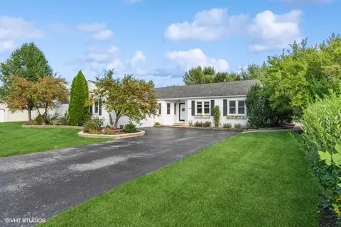 36195 N Douglas Ter, Gurnee, IL 60031
