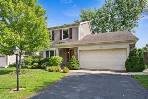 722 Berwick Pl, Roselle, IL 60172