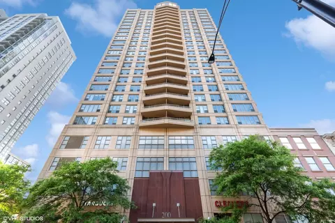 200 N Jefferson St #2407, Chicago, IL 60661