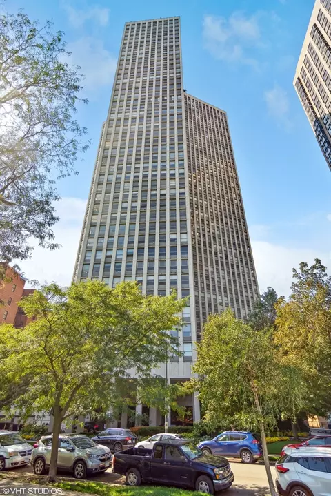 2626 N Lakeview Ave #2208, Chicago, IL 60614