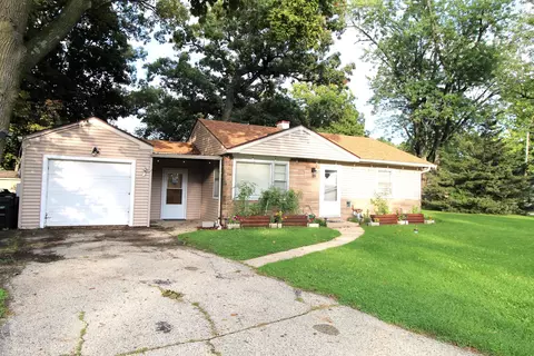 94 Oakwood Dr, Antioch, IL 60002