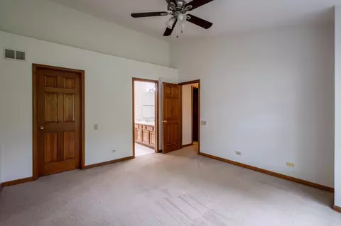 Undisclosed, Hoffman Estates, IL 60192 photo 17