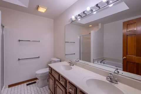 Undisclosed, Hoffman Estates, IL 60192 photo 18