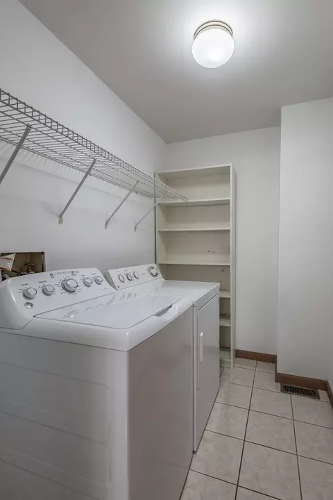 Undisclosed, Hoffman Estates, IL 60192 photo 8