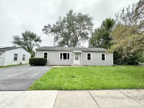 411 Singapore Ln, Carpentersville, IL 60110