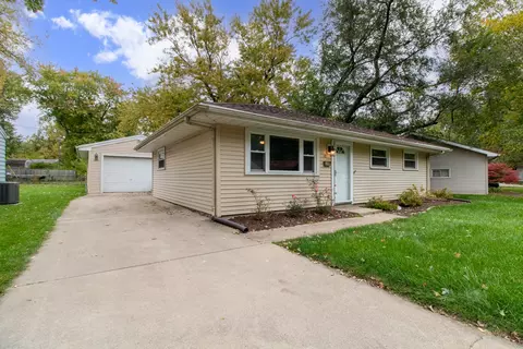 10 Norwood Dr, Normal, IL 61761 photo 2