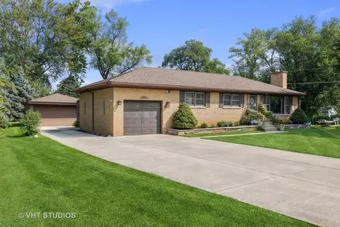 10820 Crestview Rd, Countryside, IL 60525