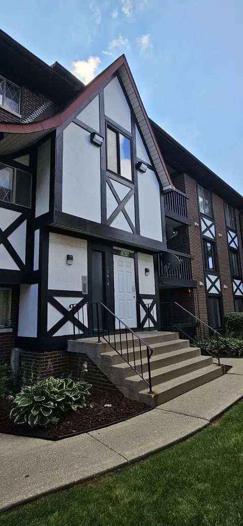 13616 Lamon Ave #412, Crestwood, IL 60445