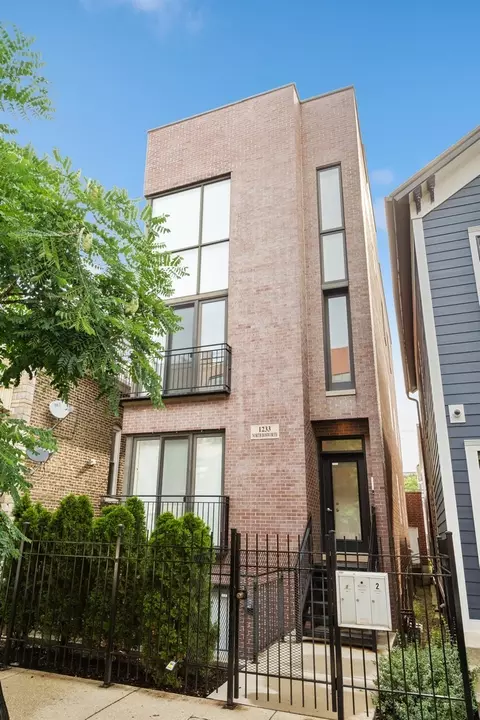 1233 N Bosworth Ave #2, Chicago, IL 60642