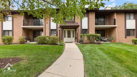 8206 Piers Dr #1204, Woodridge, IL 60517