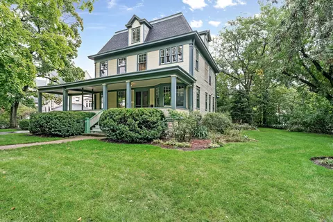 115 Scottswood Rd, Riverside, IL 60546