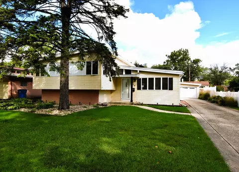 710 W Pleasant St, Villa Park, IL 60181