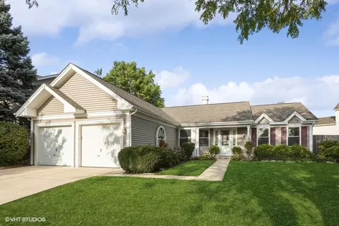119 Little Creek Dr, Streamwood, IL 60107