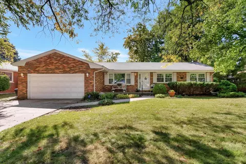 2803 Coventry Ct, Bloomington, IL 61704