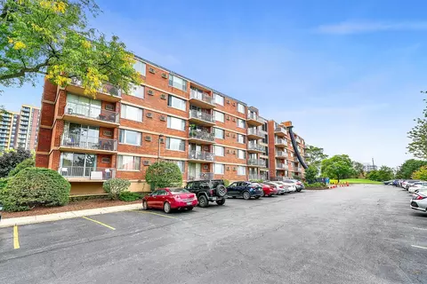2200 S Stewart Ave #1M, Lombard, IL 60148