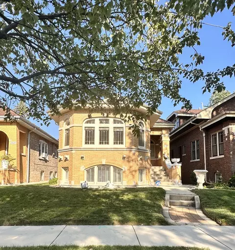 1939 Clinton Ave, Berwyn, IL 60402