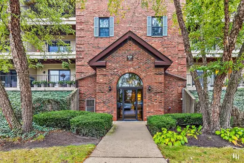 661 Hapsfield Ln #101, Buffalo Grove, IL 60089