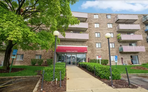 1460 Fairlane Dr #204, Schaumburg, IL 60193