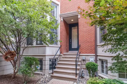 24 N Ada St #I, Chicago, IL 60607