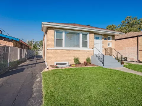 12646 S Paulina St, Calumet Park, IL 60827