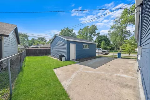 8600 Lorel Ave, Burbank, IL 60459 photo 33