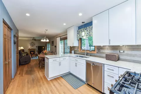 311 Oakmont Dr, Bartlett, IL 60103 photo 9