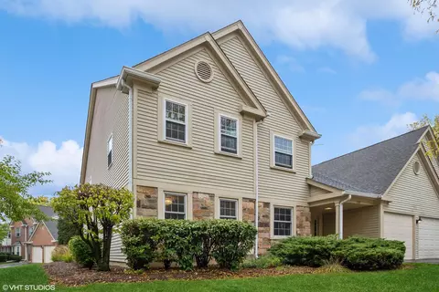 168 Stirling Ln #V1, Schaumburg, IL 60194