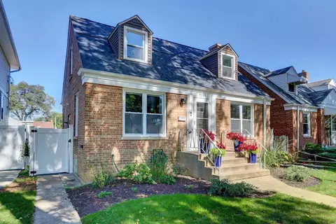 9536 Jackson Ave, Brookfield, IL 60513