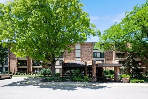301 Lake Hinsdale Dr #208, Willowbrook, IL 60527