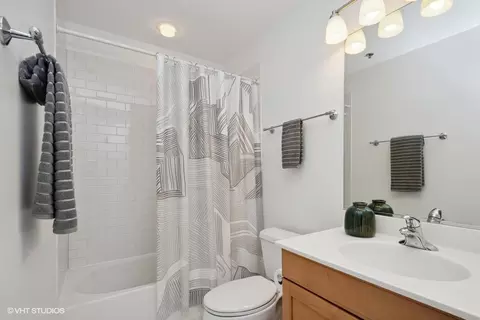 250 E Pearson St #2401, Chicago, IL 60611 photo 13
