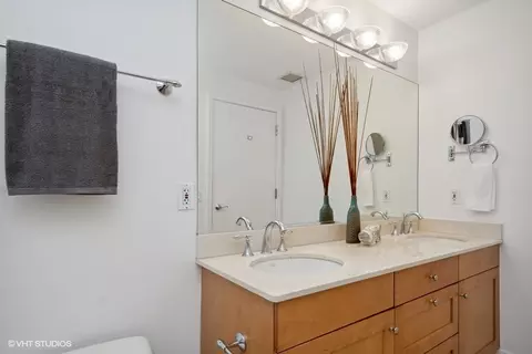 250 E Pearson St #2401, Chicago, IL 60611 photo 11