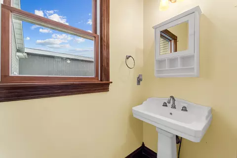 Bath - 3104 E Delite Inn Rd, Beecher, IL 60401 photo 1 of 5