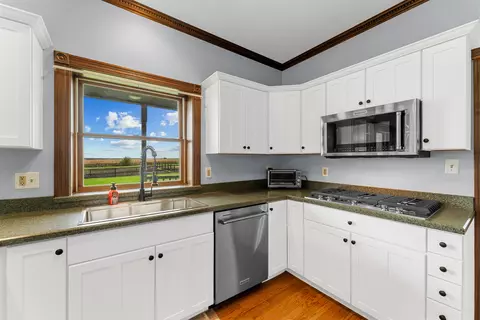 Kitchen - 3104 E Delite Inn Rd, Beecher, IL 60401 photo 3 of 3