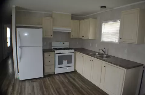 421 Sadler Ave, Elgin, IL 60120 photo 2