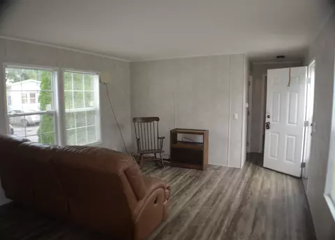 421 Sadler Ave, Elgin, IL 60120 photo 3