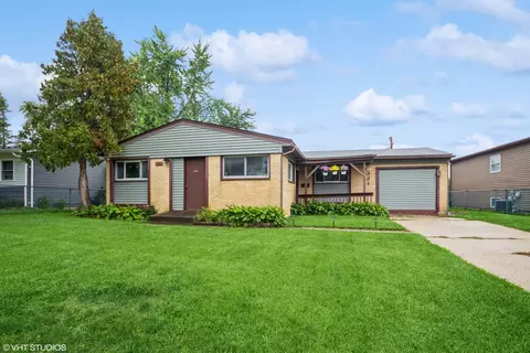 321 Walnut Dr, Streamwood, IL 60107