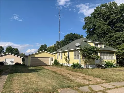 607 E Union St, Nokomis, IL 62075