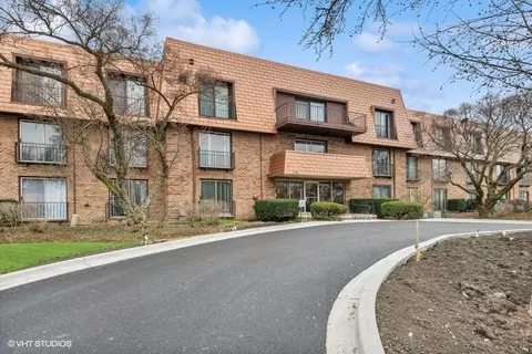 4000 Dundee Rd #206C, Northbrook, IL 60062