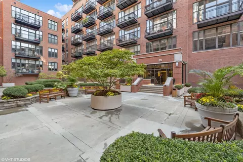 333 W Hubbard St #205, Chicago, IL 60654