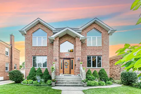 8226 N Olcott Ave, Niles, IL 60714
