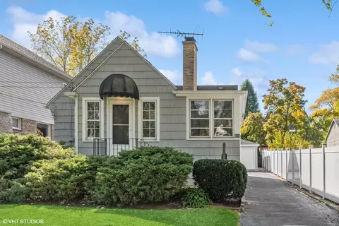 910 Burton Ave, Highland Park, IL 60035