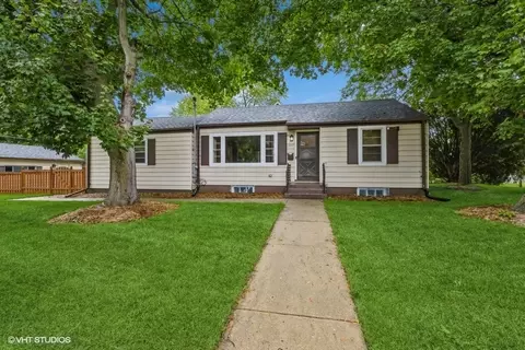 1202 Walnut St, Saint Charles, IL 60174