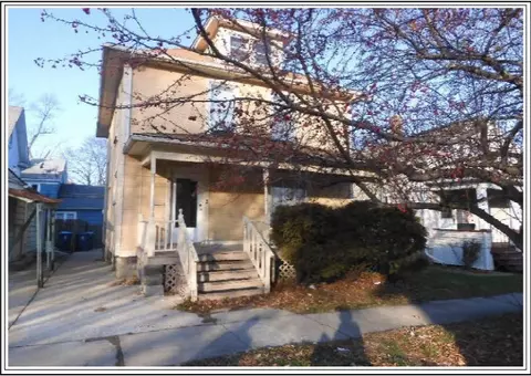 8 N Madison St, Aurora, IL 60505