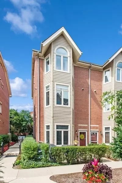 1231 W Fletcher St #A, Chicago, IL 60657